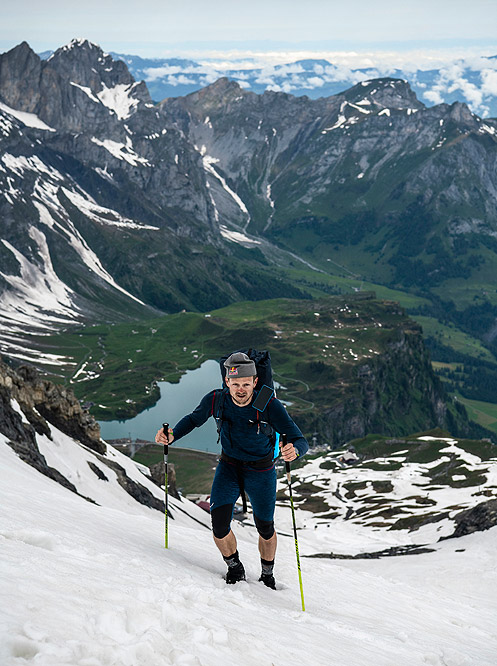 Paul Guschlbauer besteigt einen Berg